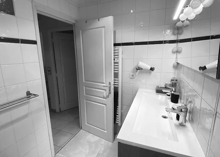 Cozy 50 M2 - Balcony & Air Conditioning! Heart Of Old *