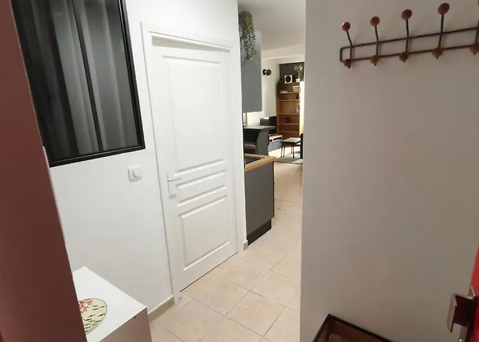 Cozy 50 M2 - Balcony & Air Conditioning! Heart Of Old شقة