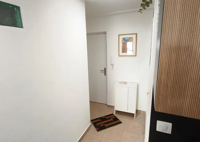 Cozy 50 M2 - Balcony & Air Conditioning! Heart Of Old شقة