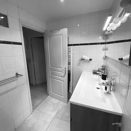 Cozy 50 M2 - Balcony & Air Conditioning! Heart Of Old *