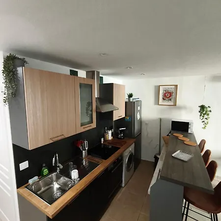 Cozy 50 M2 - Balcony & Air Conditioning! Heart Of Old