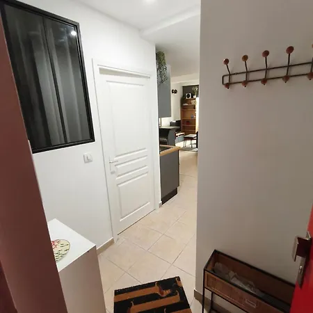 Cozy 50 M2 - Balcony & Air Conditioning! Heart Of Old Appartement