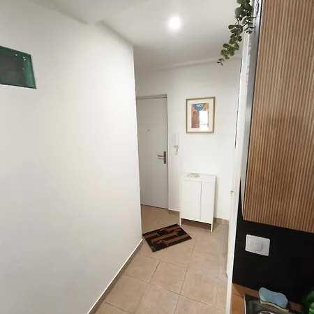 Cozy 50 M2 - Balcony & Air Conditioning! Heart Of Old Appartement